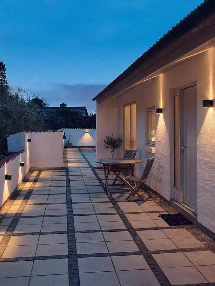 High Quality Outdoor Waterproof IP65 6W 12W up and Down Lighting Garden LED Wall Lamp Light for Home