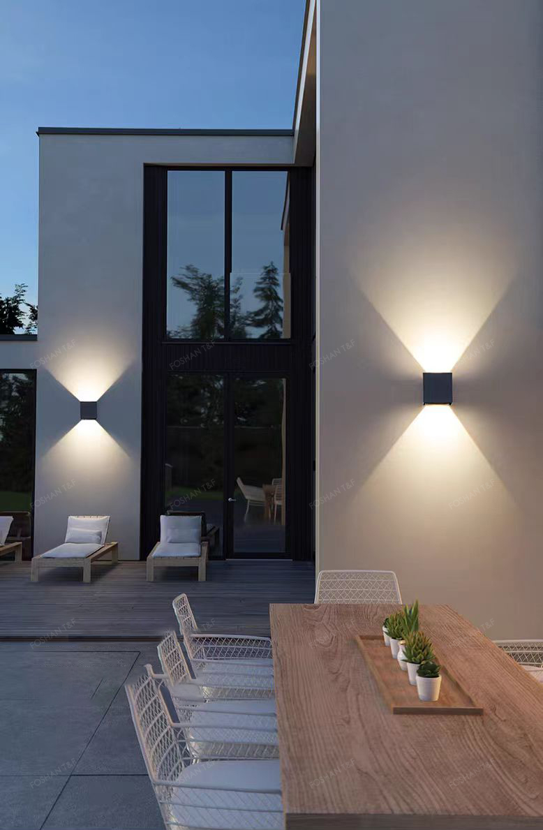 High Quality Outdoor Waterproof IP65 6W 12W up and Down Lighting Garden LED Wall Lamp Light for Home