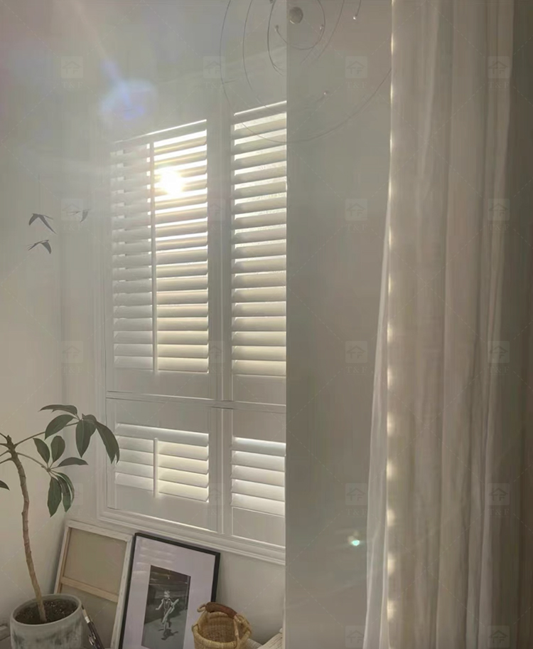 Modern Style High Quality Wooden Plantation Window Louver Western Style Adjustable Shutters Bathroom House Fashionable Window