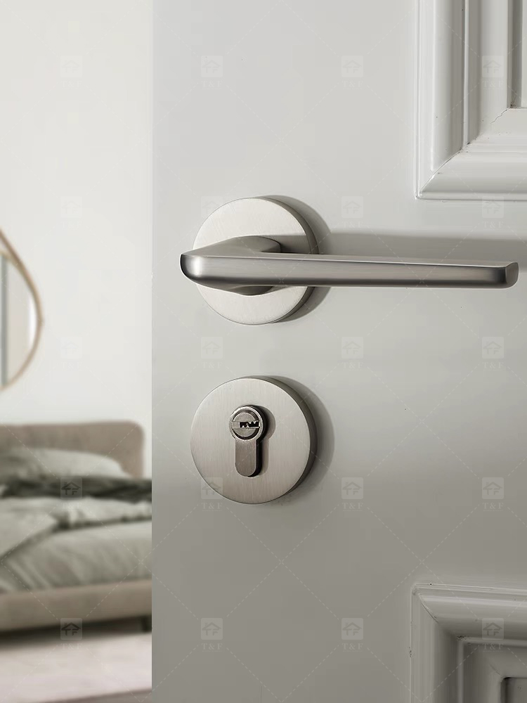Luxury Gold Magnetic Silent Wooden Door Handle with Split Bedroom Lock Modern Design for Indoor Household for Villas